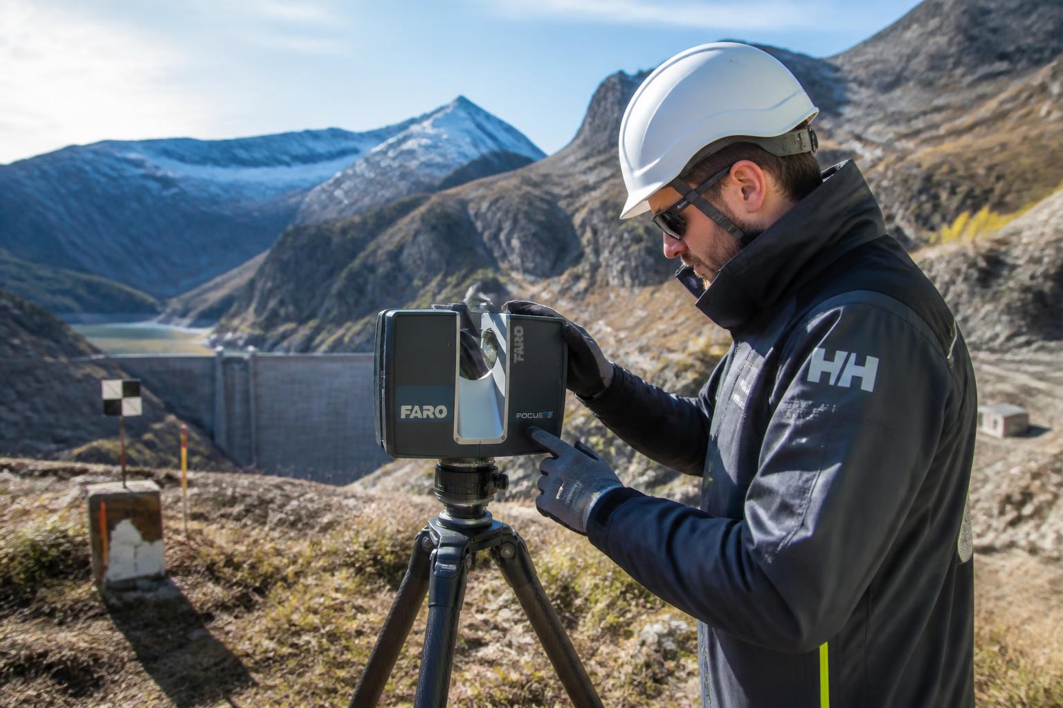 découvrez les compétences essentielles pour maîtriser la topographie laser grâce à notre formation spécialisée et devenez expert des outils de pointe en mesure et cartographie.