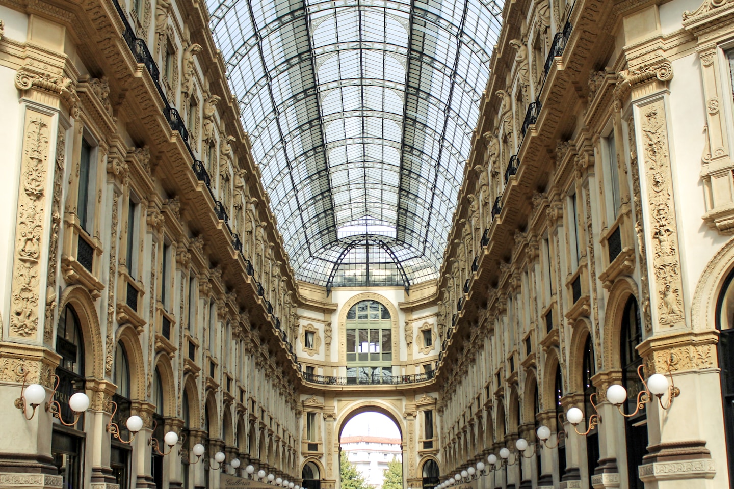 Busy day at the Galleria Vittorio Emanuele in Milano